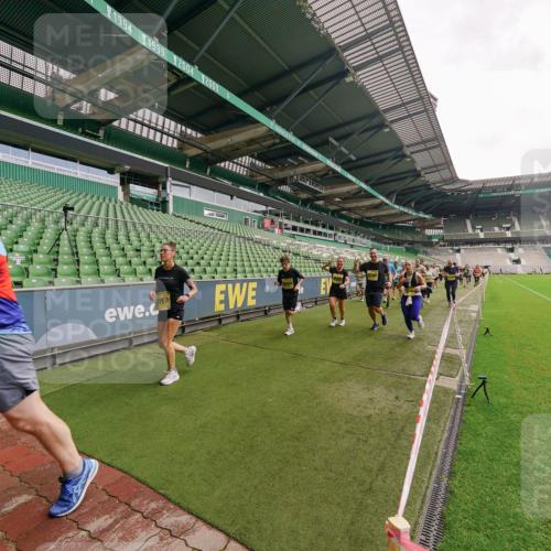 13.09.2026 - 21. swb-Marathon Bremen Michael Burmester http://msf.ph/oto/10299093 13.09.2026 10:35:51 Laufen im Stadion 10093, 10144, 10147, 10152, 10157, 10160, 10173, 10175, 10181, 10182, 10185, 10187, 10195, 10245, 10251, 10263, 10272, 10275, 10278, 10291, 10306, 10309, 10338, 10357, 10367, 10368, 10369, 10377, 10382, 10390, 10403, 10409, 10411, 10420, 10427, 10429, 10439, 10473, 10477, 10481, 10485, 10492, 10528, 10531, 10559, 10560, 10569, 10607, 10617, 10636, 10639, 10669, 10671, 10672, 10677, 10715, 10928, 11162, 11343, 11803, 11965, 10146, 10222 meine-sportfotos.de