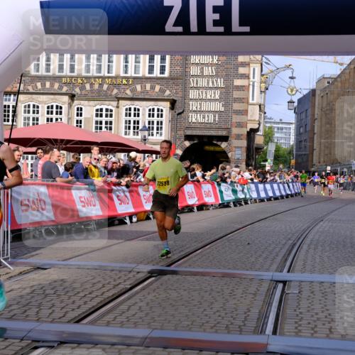 13.09.2026 - 21. swb-Marathon Bremen Tim E. http://msf.ph/oto/10299098 13.09.2026 10:38:11 Ziel 11083, 12538, 13535 meine-sportfotos.de