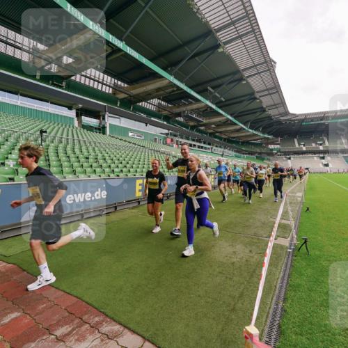 13.09.2026 - 21. swb-Marathon Bremen Michael Burmester http://msf.ph/oto/10299099 13.09.2026 10:35:53 Laufen im Stadion 10093, 10144, 10147, 10152, 10157, 10160, 10173, 10175, 10181, 10182, 10185, 10187, 10195, 10245, 10251, 10263, 10272, 10275, 10278, 10291, 10306, 10309, 10338, 10357, 10367, 10368, 10369, 10377, 10382, 10390, 10403, 10409, 10411, 10420, 10427, 10429, 10439, 10473, 10477, 10481, 10485, 10492, 10528, 10531, 10559, 10560, 10569, 10607, 10617, 10636, 10639, 10669, 10671, 10672, 10677, 10715, 10928, 11162, 11343, 11803, 11965, 10146, 10222 meine-sportfotos.de