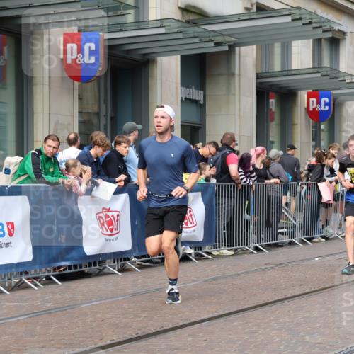 13.09.2026 - 21. swb-Marathon Bremen Strokosch-Dieckow http://msf.ph/oto/10299103 13.09.2026 10:46:34 Ziel 10289, 10445, 10504, 11060, 11199, 11212, 11344, 11608, 11661, 11783, 12364, 12375, 10228, 10590, 10897, 11110, 11155, 11287, 11356, 11706, 11926, 12035, 13511 meine-sportfotos.de