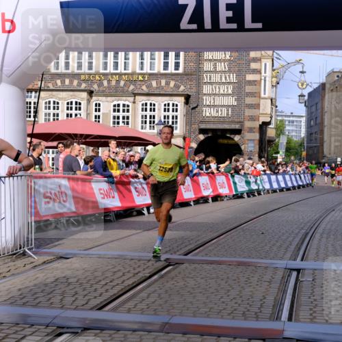 13.09.2026 - 21. swb-Marathon Bremen Tim E. http://msf.ph/oto/10299106 13.09.2026 10:38:12 Ziel 11083, 12538, 13535 meine-sportfotos.de