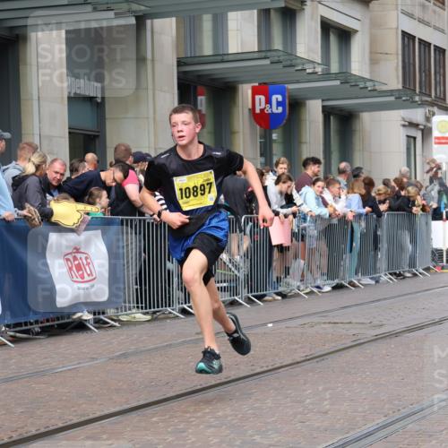 13.09.2026 - 21. swb-Marathon Bremen Strokosch-Dieckow http://msf.ph/oto/10299125 13.09.2026 10:46:34 Ziel 10289, 10445, 10504, 11060, 11199, 11212, 11344, 11608, 11661, 11783, 12364, 12375, 10228, 10590, 10897, 11110, 11155, 11287, 11356, 11706, 11926, 12035, 13511 meine-sportfotos.de