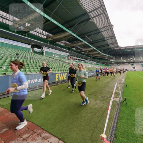13.09.2026 - 21. swb-Marathon Bremen Michael Burmester http://msf.ph/oto/10299132 13.09.2026 10:36:03 Laufen im Stadion 10093, 10144, 10147, 10152, 10153, 10154, 10157, 10160, 10173, 10175, 10181, 10182, 10185, 10187, 10195, 10198, 10245, 10251, 10257, 10263, 10272, 10275, 10278, 10291, 10296, 10306, 10309, 10338, 10357, 10367, 10368, 10369, 10377, 10382, 10390, 10403, 10409, 10411, 10420, 10427, 10429, 10439, 10473, 10477, 10481, 10485, 10492, 10497, 10528, 10531, 10559, 10560, 10569, 10607, 10613, 10617, 10633, 10636, 10647, 10648, 10671, 10672, 10677, 10715, 10928 meine-sportfotos.de