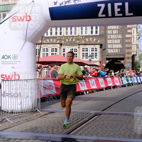 13.09.2026 - 21. swb-Marathon Bremen Tim E. http://msf.ph/oto/10299133 13.09.2026 10:38:12 Ziel 11083, 12538, 13535 meine-sportfotos.de