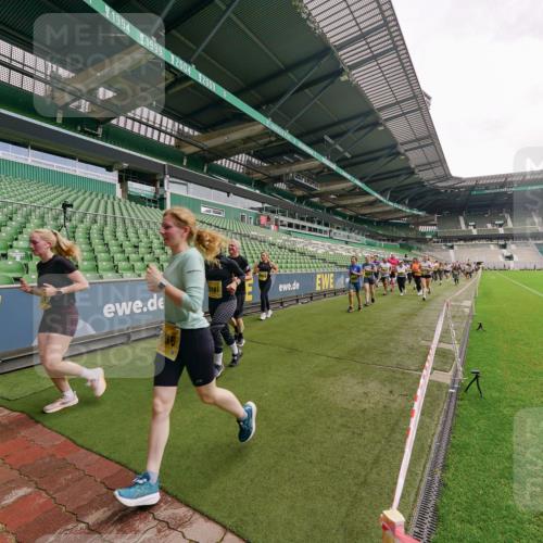 13.09.2026 - 21. swb-Marathon Bremen Michael Burmester http://msf.ph/oto/10299135 13.09.2026 10:36:04 Laufen im Stadion 10092, 10093, 10144, 10152, 10153, 10154, 10157, 10160, 10173, 10175, 10181, 10182, 10185, 10187, 10195, 10198, 10237, 10245, 10251, 10257, 10263, 10272, 10275, 10278, 10291, 10296, 10306, 10309, 10338, 10357, 10367, 10368, 10369, 10377, 10382, 10390, 10403, 10409, 10411, 10420, 10427, 10429, 10439, 10473, 10477, 10481, 10485, 10492, 10497, 10528, 10531, 10559, 10560, 10569, 10607, 10613, 10617, 10633, 10636, 10647, 10648, 10671, 10672, 10677, 10715, 10928 meine-sportfotos.de