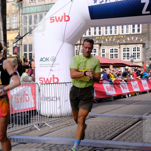 13.09.2026 - 21. swb-Marathon Bremen Tim E. http://msf.ph/oto/10299153 13.09.2026 10:38:13 Ziel 11083, 12538, 13535 meine-sportfotos.de