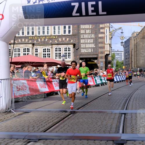 13.09.2026 - 21. swb-Marathon Bremen Tim E. http://msf.ph/oto/10299159 13.09.2026 10:38:21 Ziel 10302, 11083, 11142, 12538, 13551, 13559, 13584, 13587, 13636 meine-sportfotos.de