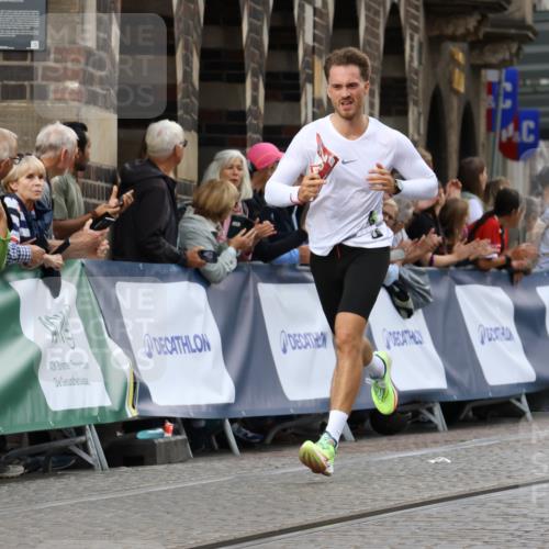 13.09.2026 - 21. swb-Marathon Bremen Strokosch-Dieckow http://msf.ph/oto/10299160 13.09.2026 12:46:02 Ziel 2032, 103, 1352, 8044 meine-sportfotos.de