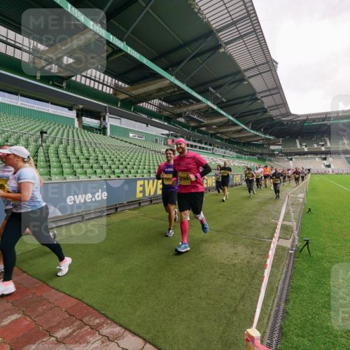 13.09.2026 - 21. swb-Marathon Bremen Michael Burmester http://msf.ph/oto/10299165 13.09.2026 10:36:09 Laufen im Stadion 10092, 10093, 10144, 10152, 10153, 10154, 10157, 10160, 10173, 10175, 10181, 10182, 10185, 10187, 10195, 10198, 10237, 10245, 10251, 10257, 10263, 10272, 10275, 10278, 10291, 10296, 10306, 10309, 10338, 10357, 10377, 10382, 10390, 10403, 10409, 10411, 10420, 10427, 10429, 10439, 10473, 10477, 10481, 10485, 10492, 10497, 10500, 10528, 10531, 10559, 10560, 10569, 10607, 10613, 10617, 10633, 10636, 10647, 10648, 10671, 10672, 10677, 10715 meine-sportfotos.de