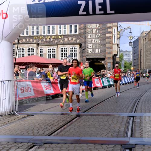 13.09.2026 - 21. swb-Marathon Bremen Tim E. http://msf.ph/oto/10299166 13.09.2026 10:38:21 Ziel 10302, 11083, 11142, 12538, 13551, 13559, 13584, 13587, 13636 meine-sportfotos.de