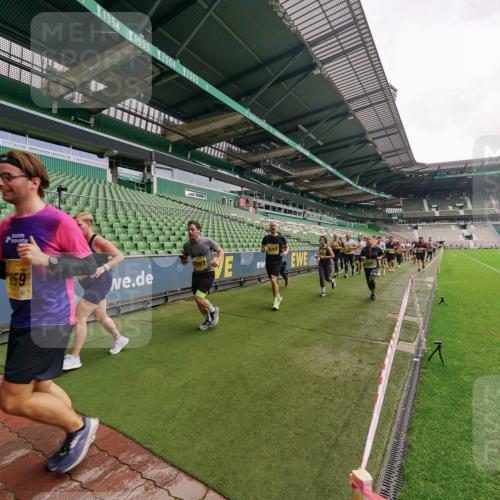 13.09.2026 - 21. swb-Marathon Bremen Michael Burmester http://msf.ph/oto/10299173 13.09.2026 10:36:11 Laufen im Stadion 10092, 10093, 10144, 10152, 10153, 10154, 10157, 10160, 10173, 10175, 10181, 10182, 10185, 10187, 10195, 10198, 10237, 10245, 10251, 10257, 10263, 10272, 10275, 10278, 10291, 10296, 10306, 10309, 10331, 10332, 10338, 10357, 10377, 10382, 10390, 10403, 10409, 10411, 10420, 10427, 10429, 10439, 10473, 10477, 10481, 10492, 10497, 10500, 10528, 10531, 10559, 10560, 10569, 10607, 10613, 10617, 10633, 10636, 10647, 10648, 10671, 10672, 10677, 10715 meine-sportfotos.de