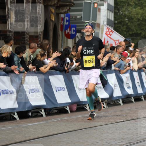 13.09.2026 - 21. swb-Marathon Bremen Strokosch-Dieckow http://msf.ph/oto/10299175 13.09.2026 10:50:17 Ziel 10452, 10508, 10593, 10876, 10966, 11005, 11035, 11183, 11415, 12380, 12510, 10170, 10233, 10525, 10840, 10923, 11276, 11497, 11499, 11622, 11680, 11742, 12045, 12078, 12447, 13562 meine-sportfotos.de