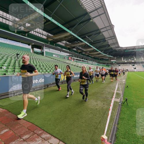 13.09.2026 - 21. swb-Marathon Bremen Michael Burmester http://msf.ph/oto/10299179 13.09.2026 10:36:12 Laufen im Stadion 10092, 10093, 10144, 10152, 10153, 10154, 10157, 10160, 10173, 10175, 10181, 10182, 10185, 10187, 10195, 10198, 10237, 10245, 10251, 10257, 10263, 10272, 10275, 10278, 10291, 10296, 10306, 10309, 10331, 10332, 10338, 10357, 10377, 10382, 10390, 10403, 10409, 10411, 10420, 10427, 10429, 10439, 10473, 10477, 10481, 10492, 10497, 10500, 10528, 10531, 10559, 10560, 10569, 10607, 10613, 10617, 10633, 10636, 10647, 10648, 10659, 10671, 10672, 10677, 10715 meine-sportfotos.de