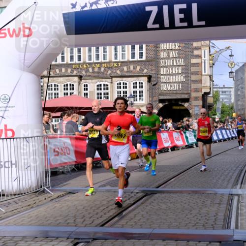 13.09.2026 - 21. swb-Marathon Bremen Tim E. http://msf.ph/oto/10299180 13.09.2026 10:38:22 Ziel 10302, 11083, 11142, 12538, 13551, 13559, 13584, 13587, 13636 meine-sportfotos.de
