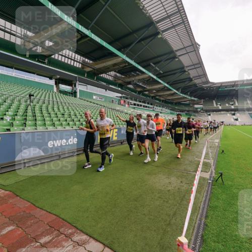13.09.2026 - 21. swb-Marathon Bremen Michael Burmester http://msf.ph/oto/10299183 13.09.2026 10:36:14 Laufen im Stadion 10092, 10093, 10144, 10152, 10153, 10154, 10157, 10160, 10173, 10175, 10181, 10182, 10185, 10186, 10187, 10195, 10198, 10237, 10245, 10251, 10257, 10263, 10272, 10275, 10278, 10291, 10296, 10306, 10309, 10331, 10332, 10338, 10357, 10377, 10382, 10390, 10403, 10409, 10411, 10420, 10427, 10429, 10439, 10473, 10477, 10481, 10492, 10497, 10500, 10528, 10531, 10560, 10569, 10607, 10613, 10617, 10633, 10636, 10647, 10648, 10659, 10671, 10672, 10677, 10715 meine-sportfotos.de