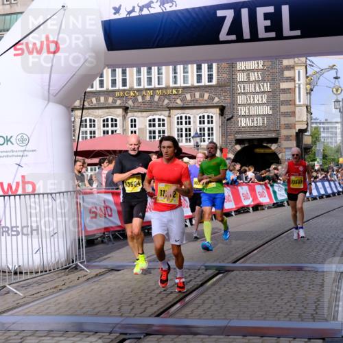 13.09.2026 - 21. swb-Marathon Bremen Tim E. http://msf.ph/oto/10299186 13.09.2026 10:38:22 Ziel 10302, 11083, 11142, 12538, 13551, 13559, 13584, 13587, 13636 meine-sportfotos.de