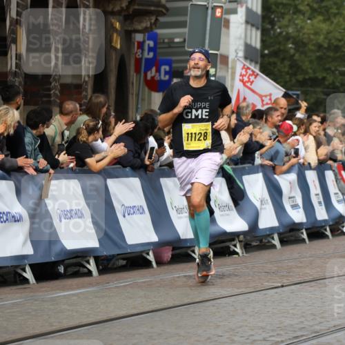 13.09.2026 - 21. swb-Marathon Bremen Strokosch-Dieckow http://msf.ph/oto/10299192 13.09.2026 10:50:17 Ziel 10452, 10508, 10593, 10876, 10966, 11005, 11035, 11183, 11415, 12380, 12510, 10170, 10233, 10525, 10840, 10923, 11276, 11497, 11499, 11622, 11680, 11742, 12045, 12078, 12447, 13562 meine-sportfotos.de