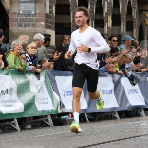 13.09.2026 - 21. swb-Marathon Bremen Strokosch-Dieckow http://msf.ph/oto/10299196 13.09.2026 12:46:03 Ziel 2032, 103, 1352, 8044 meine-sportfotos.de