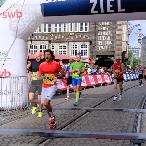 13.09.2026 - 21. swb-Marathon Bremen Tim E. http://msf.ph/oto/10299200 13.09.2026 10:38:22 Ziel 10302, 11083, 11142, 12538, 13551, 13559, 13584, 13587, 13636 meine-sportfotos.de