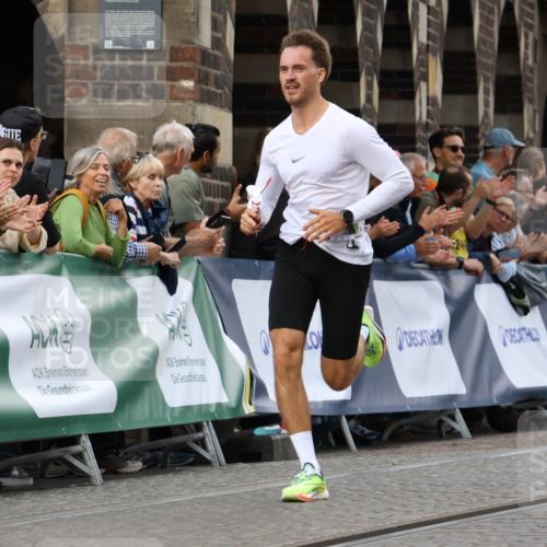13.09.2026 - 21. swb-Marathon Bremen Strokosch-Dieckow http://msf.ph/oto/10299203 13.09.2026 12:46:03 Ziel 2032, 103, 1352, 8044 meine-sportfotos.de