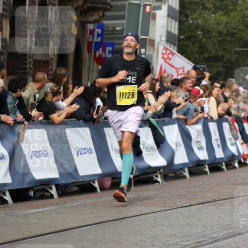 13.09.2026 - 21. swb-Marathon Bremen Strokosch-Dieckow http://msf.ph/oto/10299205 13.09.2026 10:50:17 Ziel 10452, 10508, 10593, 10876, 10966, 11005, 11035, 11183, 11415, 12380, 12510, 10170, 10233, 10525, 10840, 10923, 11276, 11497, 11499, 11622, 11680, 11742, 12045, 12078, 12447, 13562 meine-sportfotos.de
