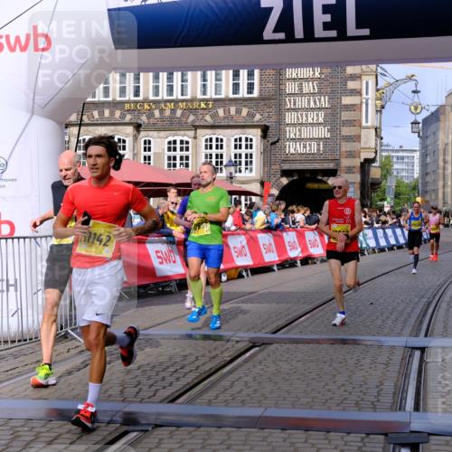 13.09.2026 - 21. swb-Marathon Bremen Tim E. http://msf.ph/oto/10299206 13.09.2026 10:38:23 Ziel 10302, 11142, 12538, 13551, 13559, 13584, 13587, 13636 meine-sportfotos.de