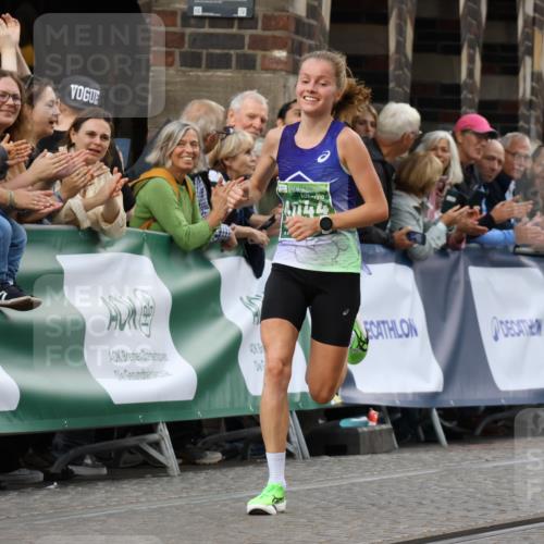13.09.2026 - 21. swb-Marathon Bremen Strokosch-Dieckow http://msf.ph/oto/10299229 13.09.2026 12:46:10 Ziel 103, 8044 meine-sportfotos.de