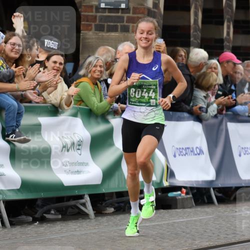 13.09.2026 - 21. swb-Marathon Bremen Strokosch-Dieckow http://msf.ph/oto/10299243 13.09.2026 12:46:10 Ziel 103, 8044 meine-sportfotos.de