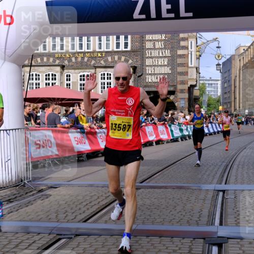 13.09.2026 - 21. swb-Marathon Bremen Tim E. http://msf.ph/oto/10299262 13.09.2026 10:38:24 Ziel 10302, 11142, 12538, 13551, 13559, 13584, 13587, 13636 meine-sportfotos.de