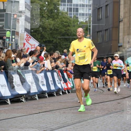 13.09.2026 - 21. swb-Marathon Bremen Strokosch-Dieckow http://msf.ph/oto/10299266 13.09.2026 10:50:19 Ziel 10452, 10508, 10593, 10876, 10966, 11005, 11035, 11183, 11415, 12240, 12380, 12510, 10233, 10525, 10840, 10923, 11276, 11622, 11664, 11680, 11742, 12045, 12078, 12447, 13562 meine-sportfotos.de
