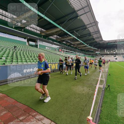 13.09.2026 - 21. swb-Marathon Bremen Michael Burmester http://msf.ph/oto/10299274 13.09.2026 10:36:32 Laufen im Stadion 10092, 10144, 10152, 10153, 10154, 10160, 10173, 10175, 10181, 10182, 10186, 10187, 10195, 10198, 10237, 10245, 10251, 10257, 10263, 10272, 10275, 10278, 10291, 10296, 10306, 10309, 10327, 10331, 10332, 10338, 10357, 10377, 10382, 10390, 10403, 10409, 10411, 10420, 10427, 10429, 10439, 10444, 10473, 10477, 10481, 10492, 10497, 10500, 10516, 10528, 10531, 10560, 10569, 10607, 10613, 10617, 10633, 10636, 10647, 10648, 10659, 10663, 10671, 10672, 10715 meine-sportfotos.de