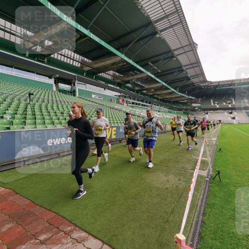 13.09.2026 - 21. swb-Marathon Bremen Michael Burmester http://msf.ph/oto/10299282 13.09.2026 10:36:34 Laufen im Stadion 10092, 10144, 10150, 10152, 10153, 10154, 10160, 10173, 10175, 10181, 10182, 10186, 10187, 10195, 10198, 10237, 10245, 10251, 10257, 10263, 10272, 10275, 10278, 10291, 10296, 10306, 10309, 10315, 10327, 10331, 10332, 10338, 10357, 10377, 10382, 10390, 10403, 10409, 10411, 10420, 10427, 10429, 10439, 10444, 10473, 10477, 10481, 10492, 10497, 10500, 10516, 10531, 10560, 10569, 10607, 10613, 10617, 10633, 10636, 10647, 10648, 10659, 10663, 10671, 10672, 10715 meine-sportfotos.de