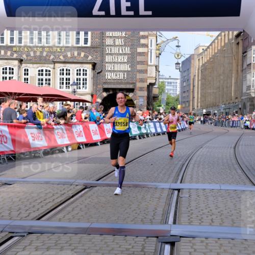 13.09.2026 - 21. swb-Marathon Bremen Tim E. http://msf.ph/oto/10299284 13.09.2026 10:38:26 Ziel 10302, 11142, 13551, 13553, 13559, 13584, 13587, 13636 meine-sportfotos.de