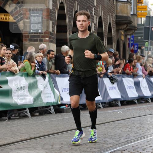 13.09.2026 - 21. swb-Marathon Bremen Strokosch-Dieckow http://msf.ph/oto/10299286 13.09.2026 12:46:29 Ziel 103, 1352, 2143, 8044, 238, 574, 841, 1391 meine-sportfotos.de