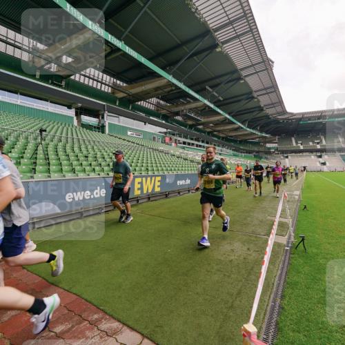 13.09.2026 - 21. swb-Marathon Bremen Michael Burmester http://msf.ph/oto/10299288 13.09.2026 10:36:35 Laufen im Stadion 10092, 10144, 10150, 10152, 10153, 10154, 10160, 10173, 10175, 10181, 10182, 10186, 10187, 10195, 10198, 10237, 10245, 10251, 10257, 10263, 10272, 10275, 10278, 10291, 10296, 10306, 10309, 10315, 10327, 10331, 10332, 10338, 10357, 10377, 10382, 10390, 10403, 10409, 10411, 10420, 10427, 10429, 10439, 10444, 10473, 10477, 10481, 10492, 10497, 10500, 10516, 10531, 10560, 10569, 10607, 10613, 10617, 10633, 10636, 10647, 10648, 10659, 10663, 10671, 10672, 10715 meine-sportfotos.de