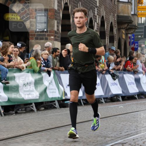 13.09.2026 - 21. swb-Marathon Bremen Strokosch-Dieckow http://msf.ph/oto/10299294 13.09.2026 12:46:29 Ziel 103, 1352, 2143, 8044, 238, 574, 841, 1391 meine-sportfotos.de