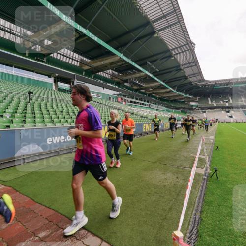 13.09.2026 - 21. swb-Marathon Bremen Michael Burmester http://msf.ph/oto/10299302 13.09.2026 10:36:39 Laufen im Stadion 10092, 10150, 10152, 10153, 10154, 10160, 10173, 10175, 10181, 10182, 10186, 10187, 10195, 10198, 10237, 10245, 10251, 10257, 10263, 10272, 10275, 10278, 10291, 10296, 10306, 10309, 10315, 10327, 10331, 10332, 10338, 10357, 10377, 10382, 10390, 10403, 10409, 10411, 10420, 10429, 10439, 10444, 10473, 10477, 10481, 10492, 10497, 10500, 10516, 10531, 10560, 10569, 10607, 10613, 10617, 10633, 10636, 10647, 10648, 10659, 10663, 10671, 10672, 10674, 10715 meine-sportfotos.de