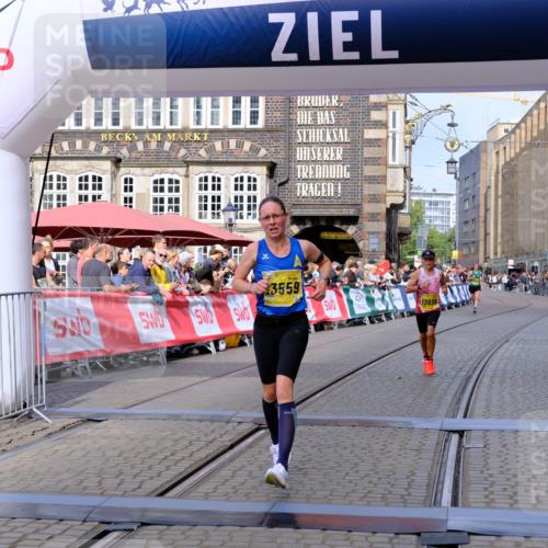 13.09.2026 - 21. swb-Marathon Bremen Tim E. http://msf.ph/oto/10299303 13.09.2026 10:38:26 Ziel 10302, 11142, 13551, 13553, 13559, 13584, 13587, 13636 meine-sportfotos.de