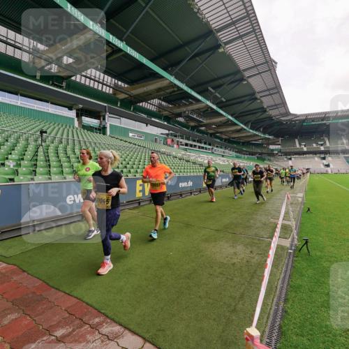 13.09.2026 - 21. swb-Marathon Bremen Michael Burmester http://msf.ph/oto/10299305 13.09.2026 10:36:39 Laufen im Stadion 10092, 10150, 10152, 10153, 10154, 10160, 10173, 10175, 10181, 10182, 10186, 10187, 10195, 10198, 10237, 10245, 10251, 10257, 10263, 10272, 10275, 10278, 10291, 10296, 10306, 10309, 10315, 10327, 10331, 10332, 10338, 10357, 10377, 10382, 10390, 10403, 10409, 10411, 10420, 10429, 10439, 10444, 10473, 10477, 10481, 10492, 10497, 10500, 10516, 10531, 10560, 10569, 10607, 10613, 10617, 10633, 10636, 10647, 10648, 10659, 10663, 10671, 10672, 10674, 10715 meine-sportfotos.de