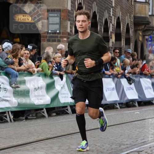 13.09.2026 - 21. swb-Marathon Bremen Strokosch-Dieckow http://msf.ph/oto/10299307 13.09.2026 12:46:29 Ziel 103, 1352, 2143, 8044, 238, 574, 841, 1391 meine-sportfotos.de