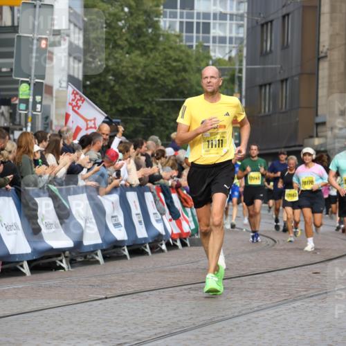 13.09.2026 - 21. swb-Marathon Bremen Strokosch-Dieckow http://msf.ph/oto/10299308 13.09.2026 10:50:19 Ziel 10452, 10508, 10593, 10876, 10966, 11005, 11035, 11183, 11415, 12240, 12380, 12510, 10233, 10525, 10840, 10923, 11276, 11622, 11664, 11680, 11742, 12045, 12078, 12447, 13562 meine-sportfotos.de