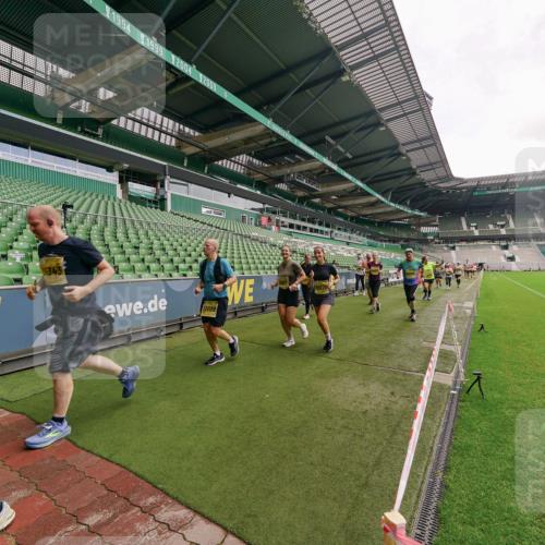 13.09.2026 - 21. swb-Marathon Bremen Michael Burmester http://msf.ph/oto/10299315 13.09.2026 10:36:43 Laufen im Stadion 10092, 10150, 10152, 10153, 10154, 10160, 10173, 10175, 10181, 10182, 10186, 10187, 10195, 10198, 10237, 10245, 10251, 10257, 10263, 10272, 10275, 10278, 10291, 10296, 10306, 10309, 10315, 10327, 10331, 10332, 10338, 10357, 10377, 10382, 10390, 10403, 10409, 10411, 10420, 10429, 10439, 10444, 10473, 10477, 10481, 10492, 10497, 10500, 10516, 10531, 10560, 10569, 10598, 10607, 10613, 10617, 10633, 10636, 10647, 10648, 10659, 10663, 10671, 10672, 10674 meine-sportfotos.de