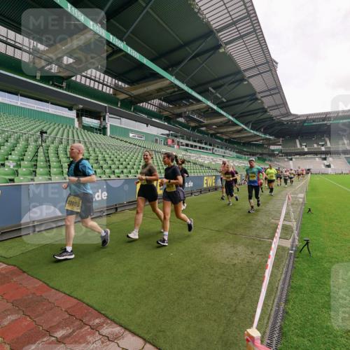 13.09.2026 - 21. swb-Marathon Bremen Michael Burmester http://msf.ph/oto/10299318 13.09.2026 10:36:43 Laufen im Stadion 10092, 10150, 10152, 10153, 10154, 10160, 10173, 10175, 10181, 10182, 10186, 10187, 10195, 10198, 10237, 10245, 10251, 10257, 10263, 10272, 10275, 10278, 10291, 10296, 10306, 10309, 10315, 10327, 10331, 10332, 10338, 10357, 10377, 10382, 10390, 10403, 10409, 10411, 10420, 10429, 10439, 10444, 10473, 10477, 10481, 10492, 10497, 10500, 10516, 10531, 10560, 10569, 10598, 10607, 10613, 10617, 10633, 10636, 10647, 10648, 10659, 10663, 10671, 10672, 10674 meine-sportfotos.de