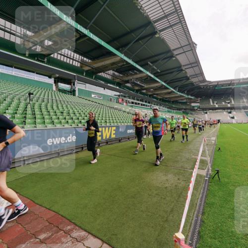 13.09.2026 - 21. swb-Marathon Bremen Michael Burmester http://msf.ph/oto/10299321 13.09.2026 10:36:44 Laufen im Stadion 10092, 10150, 10152, 10153, 10154, 10160, 10173, 10175, 10181, 10182, 10186, 10187, 10195, 10198, 10237, 10245, 10251, 10257, 10263, 10272, 10275, 10278, 10291, 10296, 10306, 10309, 10315, 10327, 10331, 10332, 10338, 10357, 10377, 10382, 10390, 10403, 10409, 10411, 10420, 10429, 10439, 10444, 10473, 10477, 10481, 10492, 10497, 10500, 10516, 10531, 10560, 10569, 10598, 10607, 10613, 10617, 10633, 10636, 10647, 10648, 10659, 10663, 10671, 10672, 10674 meine-sportfotos.de