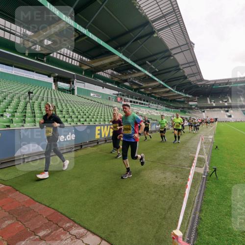 13.09.2026 - 21. swb-Marathon Bremen Michael Burmester http://msf.ph/oto/10299325 13.09.2026 10:36:45 Laufen im Stadion 10092, 10150, 10152, 10153, 10154, 10160, 10173, 10175, 10181, 10182, 10186, 10187, 10195, 10198, 10237, 10245, 10251, 10257, 10263, 10272, 10275, 10278, 10291, 10296, 10306, 10309, 10315, 10327, 10331, 10332, 10338, 10357, 10377, 10382, 10390, 10403, 10409, 10411, 10420, 10429, 10439, 10444, 10473, 10477, 10481, 10492, 10497, 10500, 10516, 10531, 10560, 10569, 10598, 10607, 10613, 10617, 10633, 10636, 10647, 10648, 10659, 10663, 10671, 10672, 10674 meine-sportfotos.de