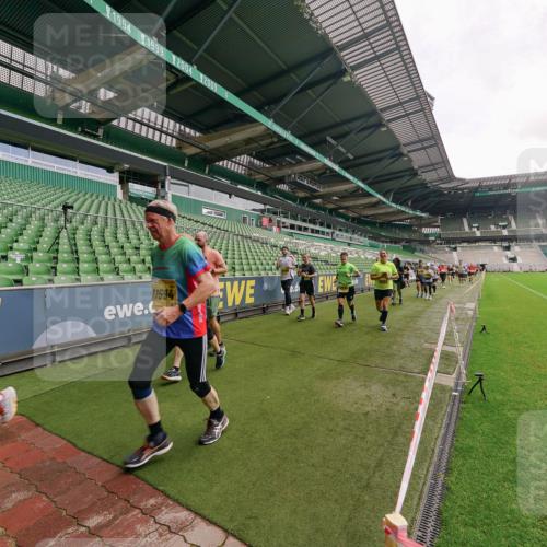 13.09.2026 - 21. swb-Marathon Bremen Michael Burmester http://msf.ph/oto/10299327 13.09.2026 10:36:45 Laufen im Stadion 10092, 10150, 10152, 10153, 10154, 10160, 10173, 10175, 10181, 10182, 10186, 10187, 10195, 10198, 10237, 10245, 10251, 10257, 10263, 10272, 10275, 10278, 10291, 10296, 10306, 10309, 10315, 10327, 10331, 10332, 10338, 10357, 10377, 10382, 10390, 10403, 10409, 10411, 10420, 10429, 10439, 10444, 10473, 10477, 10481, 10492, 10497, 10500, 10516, 10531, 10560, 10569, 10598, 10607, 10613, 10617, 10633, 10636, 10647, 10648, 10659, 10663, 10671, 10672, 10674 meine-sportfotos.de