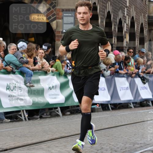 13.09.2026 - 21. swb-Marathon Bremen Strokosch-Dieckow http://msf.ph/oto/10299331 13.09.2026 12:46:29 Ziel 103, 1352, 2143, 8044, 238, 574, 841, 1391 meine-sportfotos.de