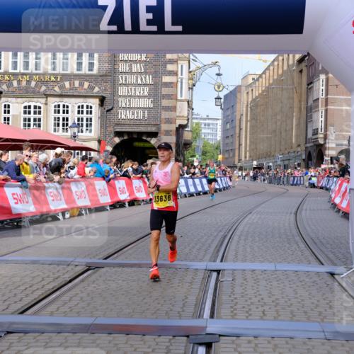 13.09.2026 - 21. swb-Marathon Bremen Tim E. http://msf.ph/oto/10299335 13.09.2026 10:38:28 Ziel 10302, 11142, 13551, 13553, 13559, 13584, 13587, 13636 meine-sportfotos.de
