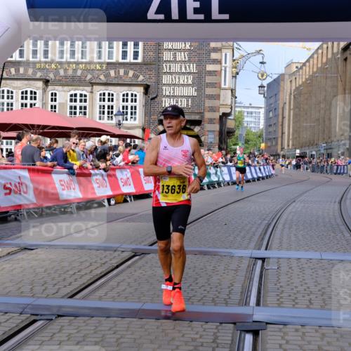 13.09.2026 - 21. swb-Marathon Bremen Tim E. http://msf.ph/oto/10299350 13.09.2026 10:38:29 Ziel 10302, 11142, 13551, 13553, 13559, 13584, 13587, 13636 meine-sportfotos.de