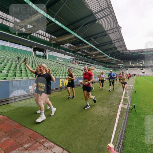 13.09.2026 - 21. swb-Marathon Bremen Michael Burmester http://msf.ph/oto/10299364 13.09.2026 10:36:57 Laufen im Stadion 10090, 10091, 10092, 10150, 10152, 10153, 10154, 10160, 10181, 10182, 10186, 10187, 10195, 10198, 10237, 10251, 10257, 10263, 10272, 10273, 10274, 10275, 10278, 10283, 10291, 10296, 10306, 10315, 10323, 10327, 10331, 10332, 10338, 10357, 10382, 10390, 10403, 10409, 10411, 10420, 10429, 10439, 10444, 10473, 10477, 10481, 10497, 10500, 10516, 10531, 10560, 10569, 10598, 10607, 10613, 10617, 10633, 10636, 10647, 10648, 10659, 10663, 10671, 10672, 10674 meine-sportfotos.de
